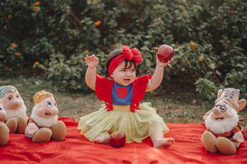 Smash Cake com tema da branca de neve'