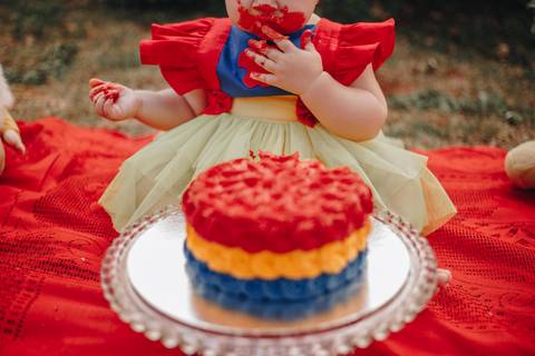 Smash Cake com tema da branca de neve'