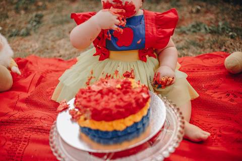 Smash Cake com tema da branca de neve'