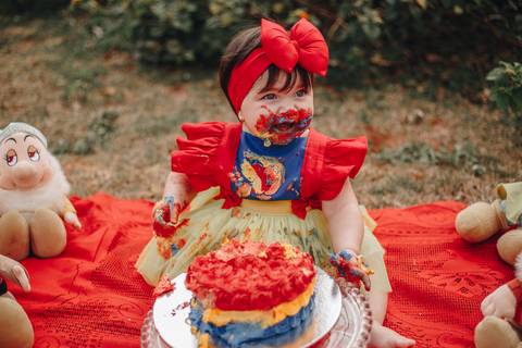 Smash Cake com tema da branca de neve'