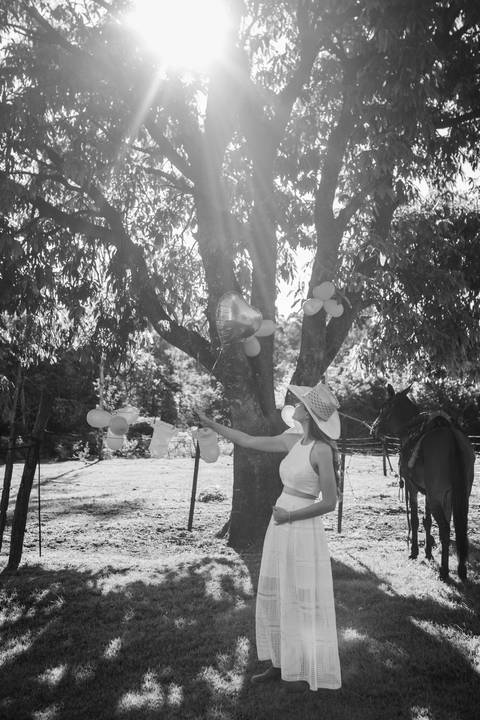 Inspiração de ensaio gestante ao ar livre'