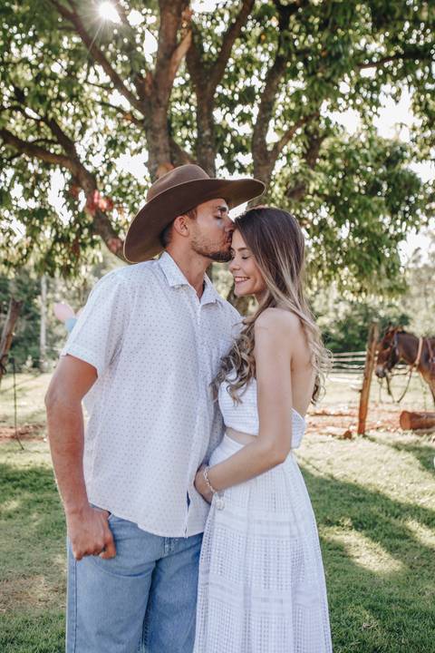 Inspiração de ensaio gestante ao ar livre'