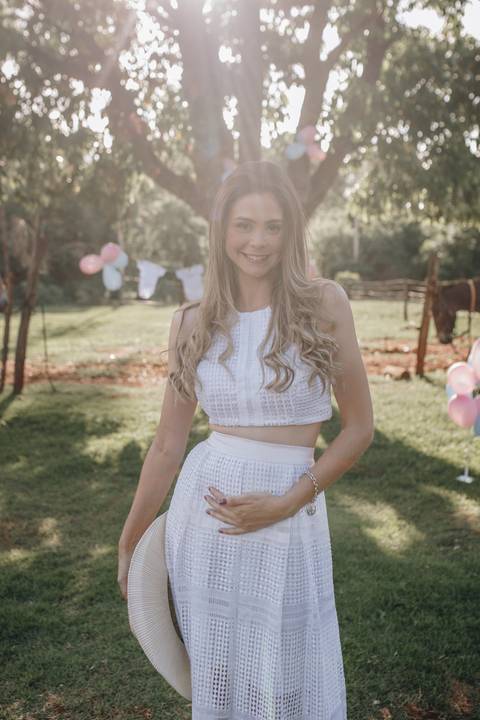 Inspiração de ensaio gestante ao ar livre'