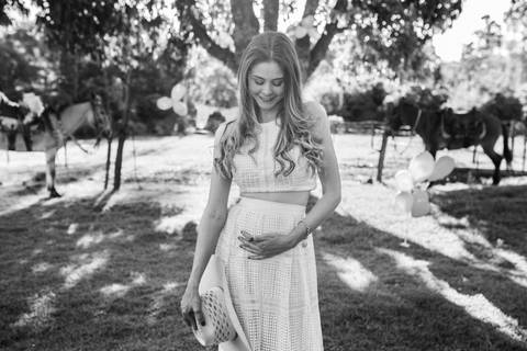 Inspiração de ensaio gestante ao ar livre'