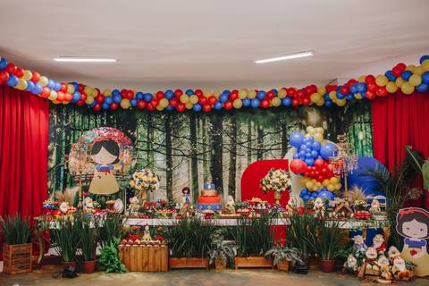 Aniversário de 1 ano com tema de branca de neve'