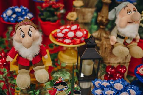 Aniversário de 1 ano com tema de branca de neve'