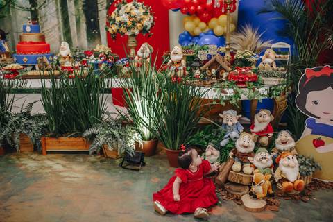 Aniversário de 1 ano com tema de branca de neve'