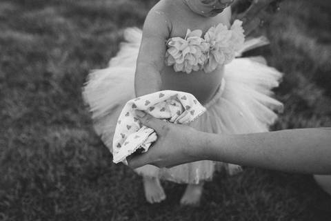 Smash the cake para menina no campo'