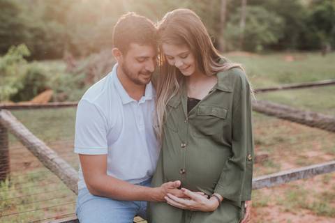 Ensaio de gestante no campo'