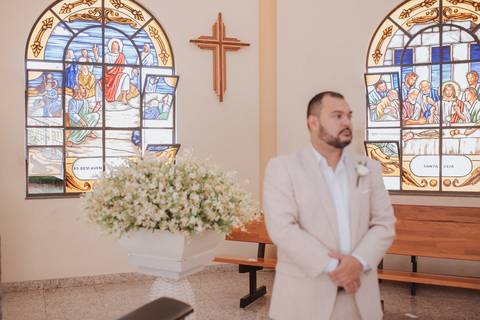 Cerimonia intimista na igreja'