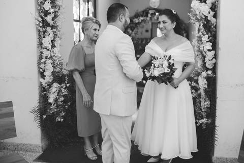 entrada da noiva em Cerimonia intimista na igreja'