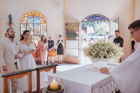  Cerimonia intimista na igreja'