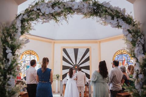  Cerimonia intimista na igreja'