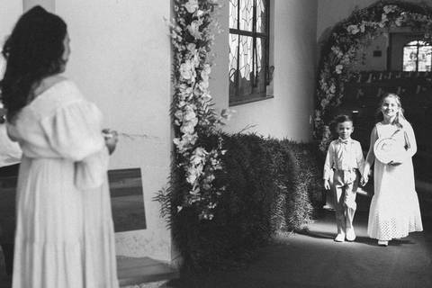 entrada dos pajens em casamento na igreja'