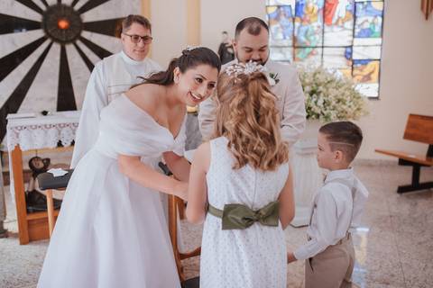 entrada dos pajens em casamento na igreja'