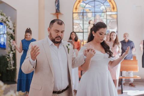  Cerimonia intimista na igreja '