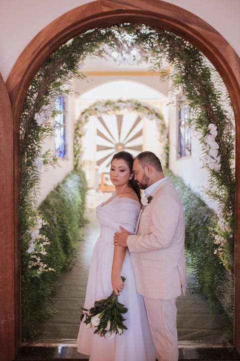 foto pós cerimonia na igreja em micro wedding'