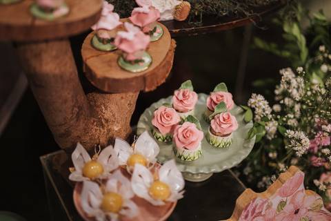 Aniversário de um ano com o tema de bosque encantado'