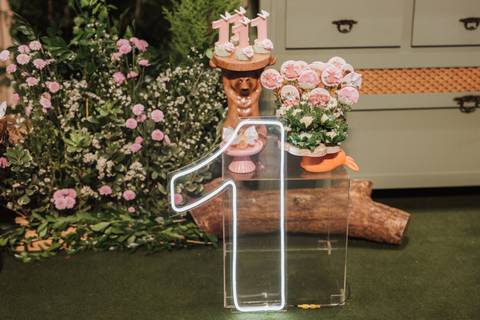 Aniversário de um ano com o tema de bosque encantado'