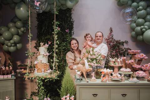 Aniversário de um ano com o tema de bosque encantado'