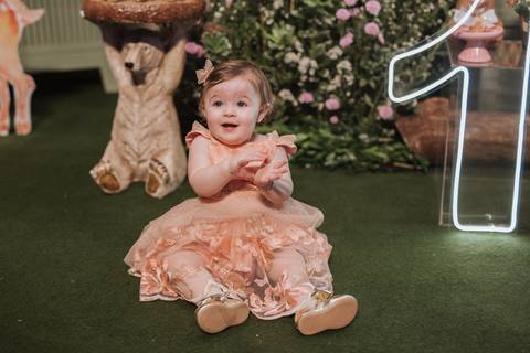 Aniversário de um ano com o tema de bosque encantado'