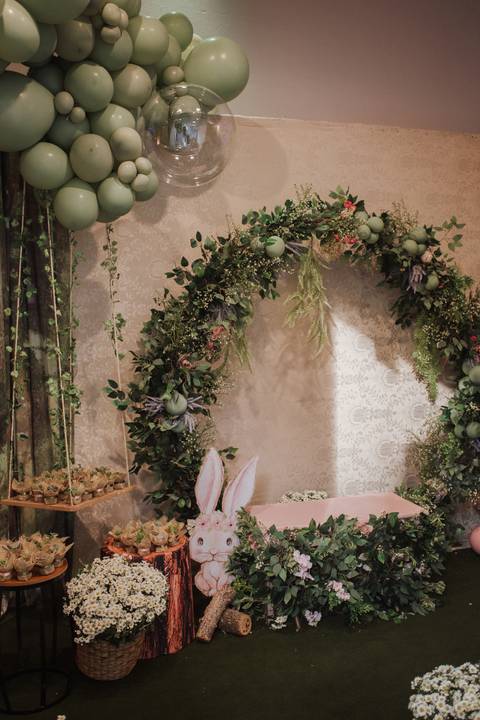 Aniversário de um ano com o tema de bosque encantado'