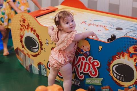 Aniversário de um ano com o tema de bosque encantado'