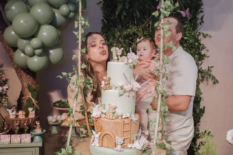 Aniversário de um ano com o tema de bosque encantado'