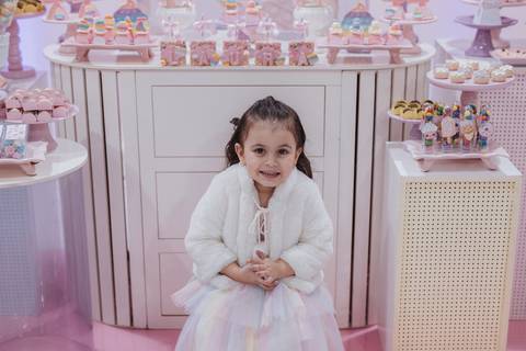 Aniversário infantil com tema de doces na paleta de cores candy color'