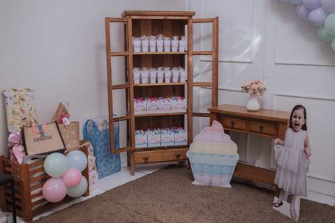 Aniversário infantil com tema de doces na paleta de cores candy color'