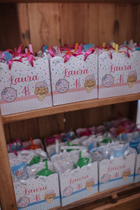 Aniversário infantil com tema de doces na paleta de cores candy color'