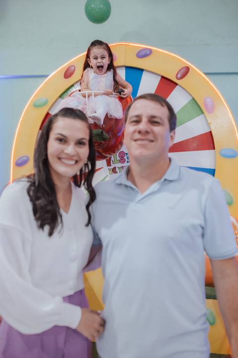 Aniversário infantil com tema de doces na paleta de cores candy color'