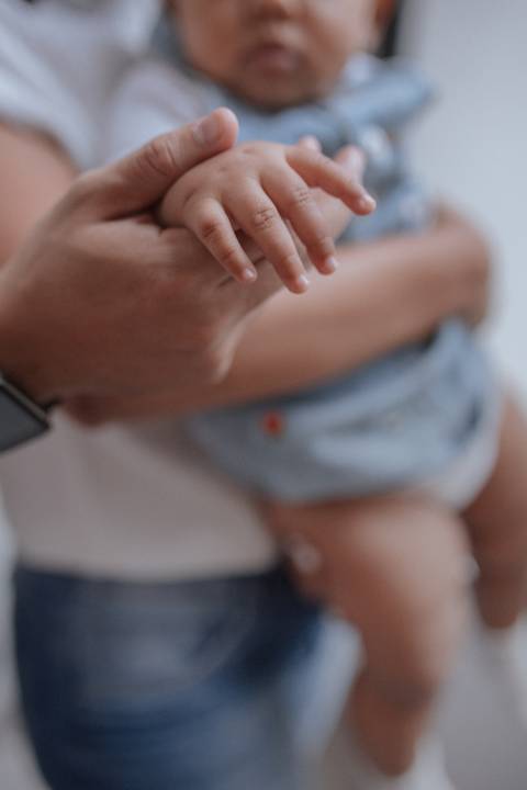 Ensaio em família intimista em casa'