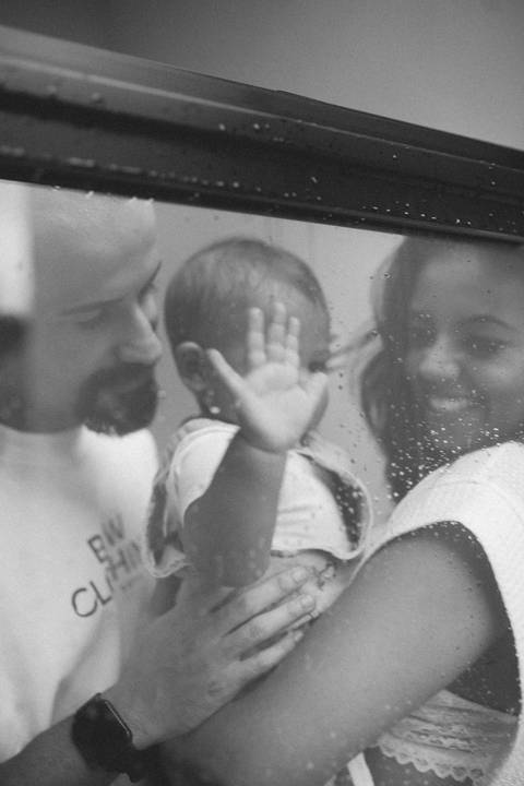 Ensaio em família intimista em casa'