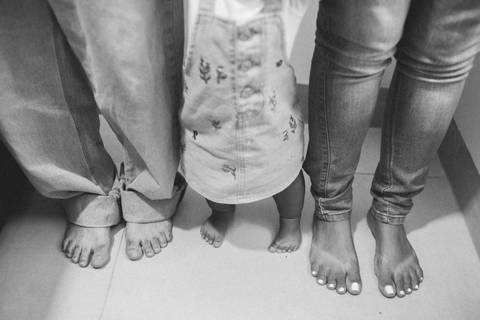 Ensaio em família intimista em casa'