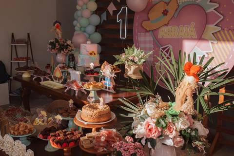 Aniversário infantil com tema de festa junina'