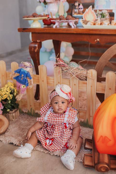 Aniversário infantil com tema de festa junina'