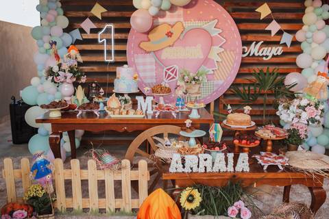 Aniversário infantil com tema de festa junina'