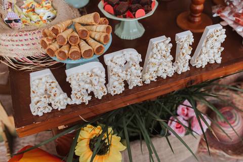 Aniversário infantil com tema de festa junina'