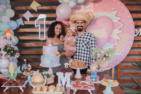 Aniversário infantil com tema de festa junina'