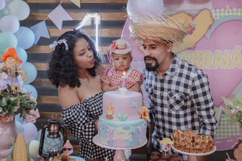 Aniversário infantil com tema de festa junina'