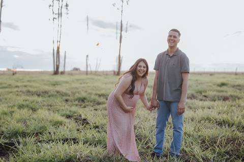 Ensaio de gestante no campo '