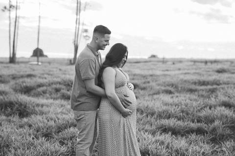 Ensaio de gestante no campo '