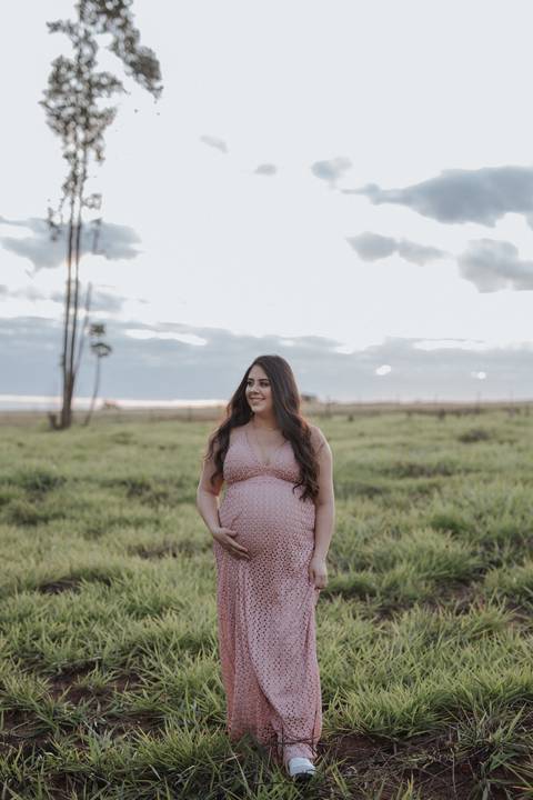 Ensaio de gestante no campo '