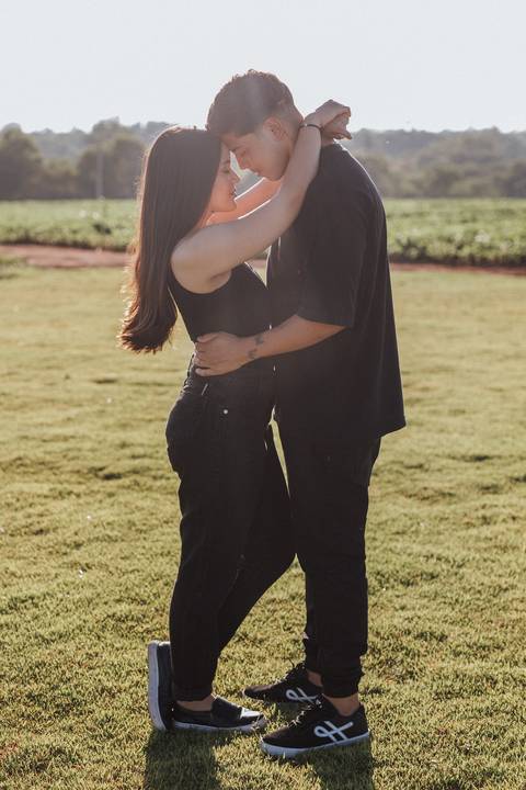 ensaio de casal no campo'