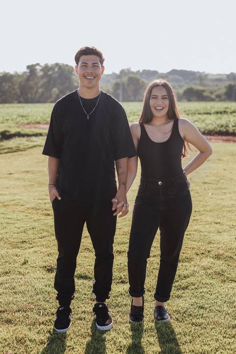 ensaio de casal no campo'