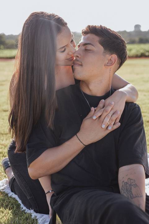 ensaio de casal no campo'