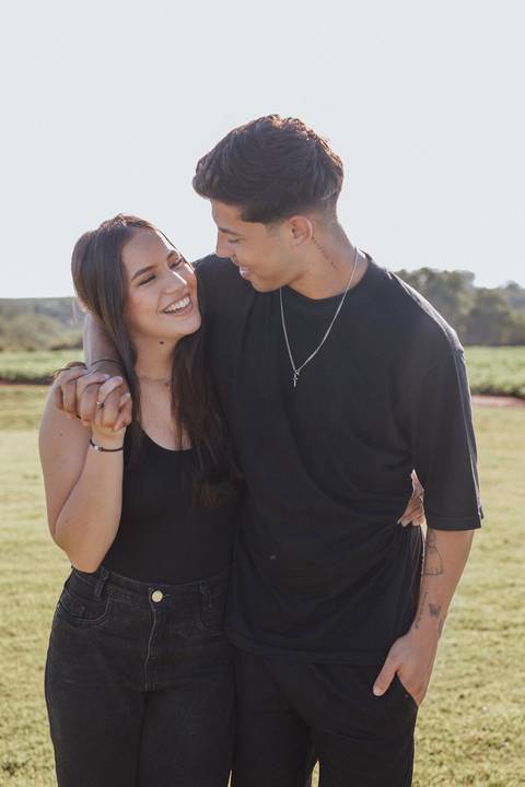 ensaio de casal no campo'