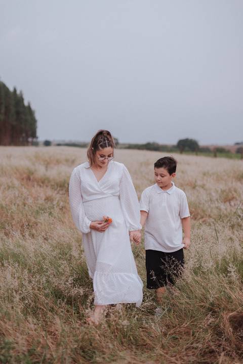 inspiração de ensaio de gestante no campo'