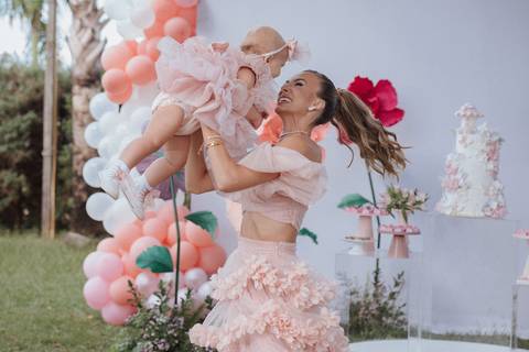 Aniversário infantil com tema de Flor'